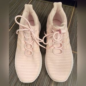 Like new womens pink Adidas gym shoes, size 11.